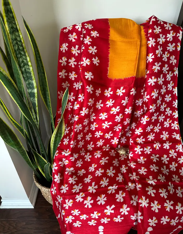 Bold Red Cotton Saree with White Floral Print and Mustard Blouse Piece0 Bold Red Cotton Saree with White Floral Print and Mustard Blouse Piece
